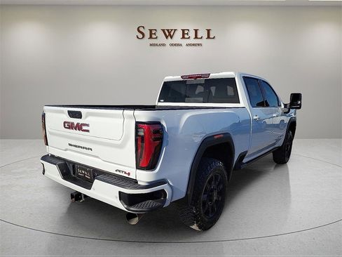 Used 2024 GMC Sierra 2500 AT4 w/ AT4 Preferred Package image 5