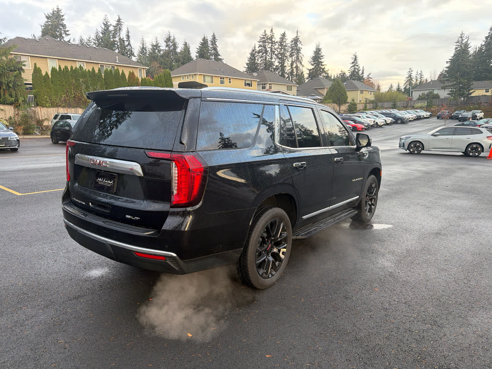 Used 2022 GMC Yukon SLT w/ SLT Premium Package AWD/4WD image 4