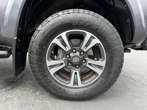 Used 2017 Toyota Tacoma TRD Sport w/ Premium & Technology Package AWD/4WD image 11