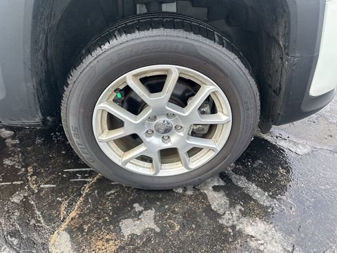 Used 2023 Jeep Renegade Latitude image 40