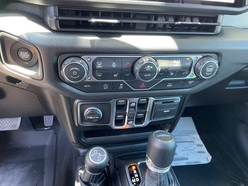 New 2026 Jeep Gladiator Sport AWD/4WD image 13