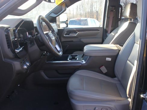 Used 2025 GMC Sierra 2500 SLT w/ SLT Premium Package image 17