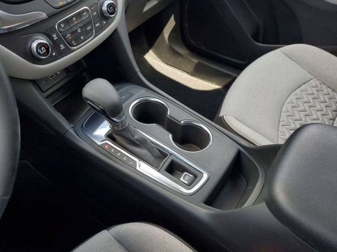 Used 2024 Chevrolet Equinox LT FWD image 19