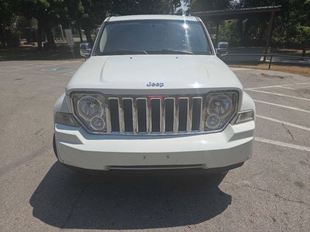 Used 2010 Jeep Liberty Limited w/ Tire & Wheel Group RWD image 9