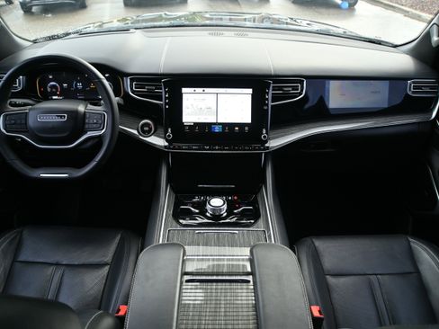 Used 2022 Jeep Wagoneer Series III w/ Premium Group I image 3