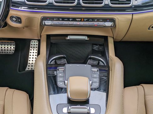 Used 2024 Mercedes-Benz GLS 580 4MATIC image 19