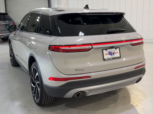 Used 2024 Lincoln Corsair Reserve image 8