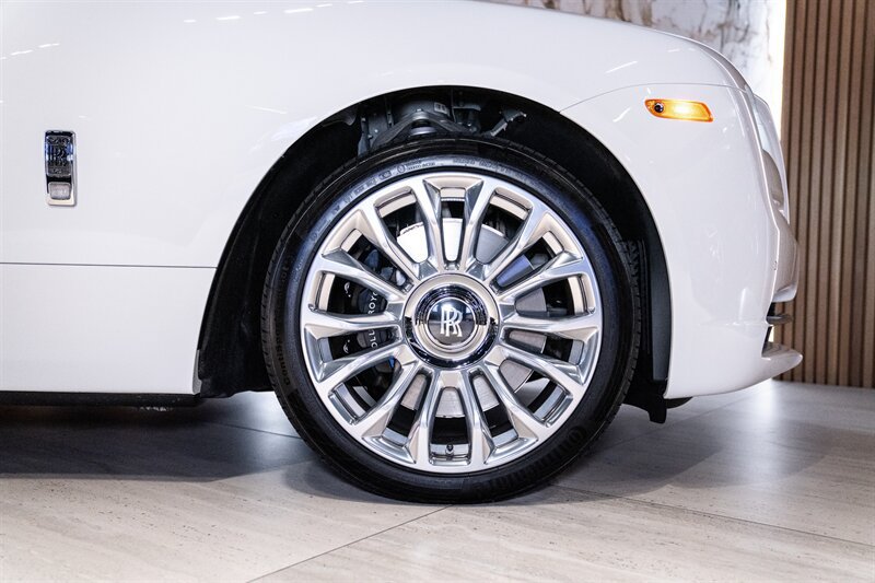 Used 2021 Rolls-Royce Dawn RWD image 26