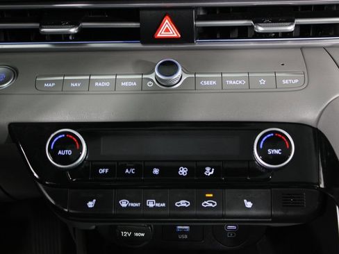 Certified 2025 Hyundai Elantra SEL image 19