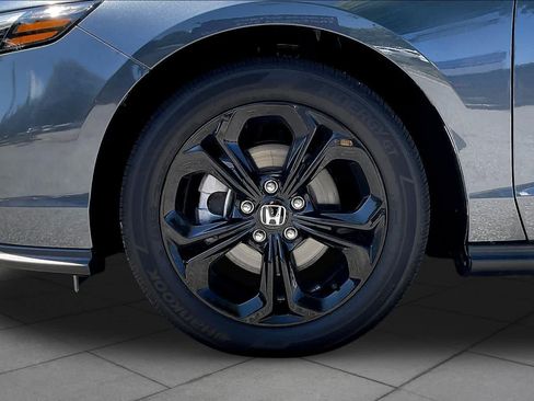 Used 2025 Honda Accord SE image 11