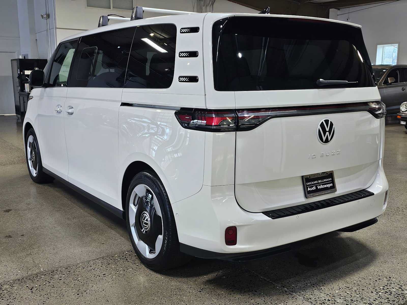 Used 2025 Volkswagen ID. Buzz Pro S RWD image 5