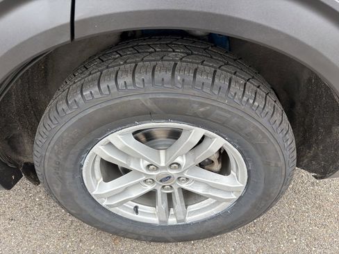 Used 2020 Ford Explorer XLT image 14