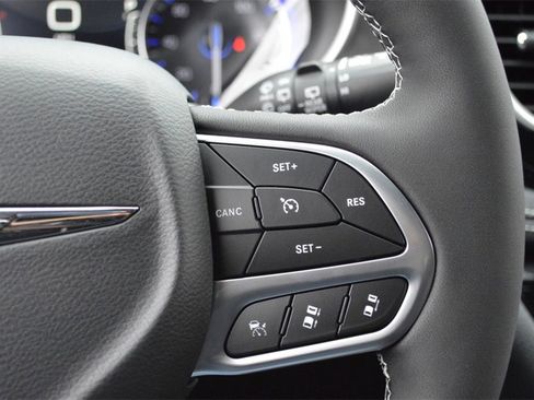 New 2026 Chrysler Pacifica Select image 17