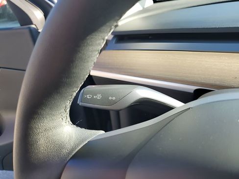 Used 2021 Tesla Model Y Long Range image 27