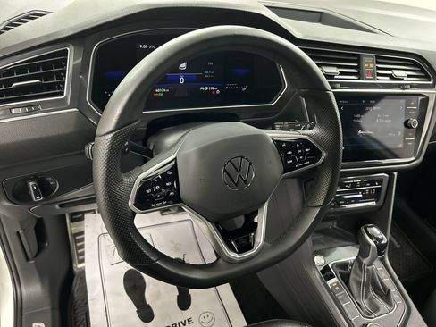 Certified 2022 Volkswagen Tiguan SE R-Line AWD/4WD image 4