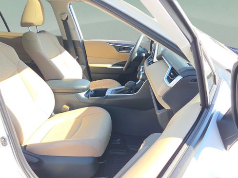 Used 2025 Toyota RAV4 XLE image 16