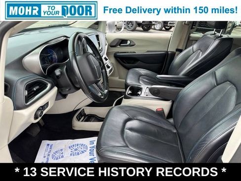 Used 2021 Chrysler Pacifica Touring-L FWD image 14