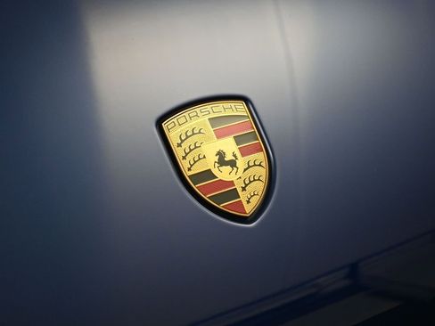 Certified 2025 Porsche Macan image 13