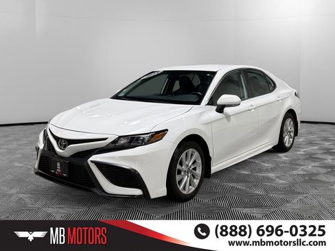 Used 2024 Toyota Camry SE image 9