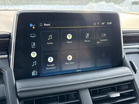 Used 2022 Chevrolet Suburban LT w/ LT Signature Plus Package image 10