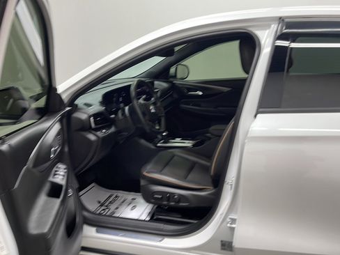 Used 2024 Buick Envista Avenir FWD image 2