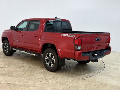 Used 2017 Toyota Tacoma TRD Sport w/ Tow Package (A/T) AWD/4WD image 3