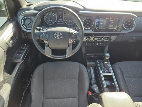Used 2018 Toyota Tacoma TRD Sport w/ Technology Package AWD/4WD image 32