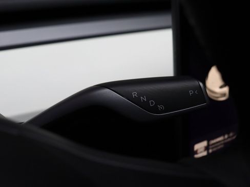 Used 2023 Tesla Model 3 Standard Range image 41