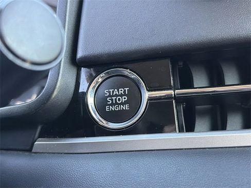 Used 2024 Mitsubishi Outlander SE image 16