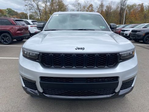 New 2025 Jeep Grand Cherokee L Limited w/ Black Appearance Package image 8