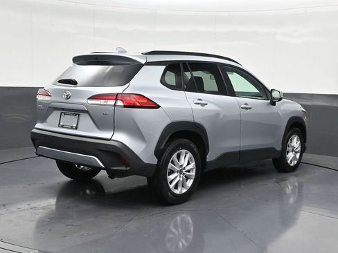 Used 2024 Toyota Corolla Cross LE image 5