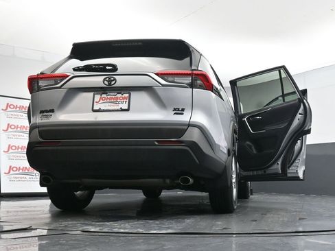 Used 2020 Toyota RAV4 XLE image 43