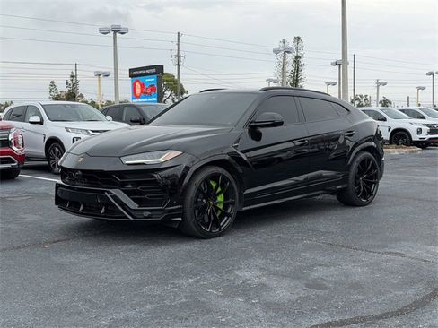 Used 2022 Lamborghini Urus image 1