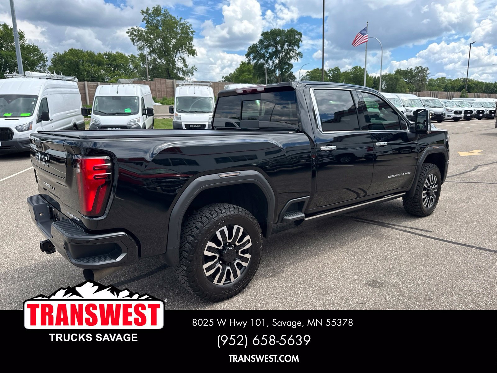 Used 2024 GMC Sierra 3500 Denali Ultimate AWD/4WD image 5