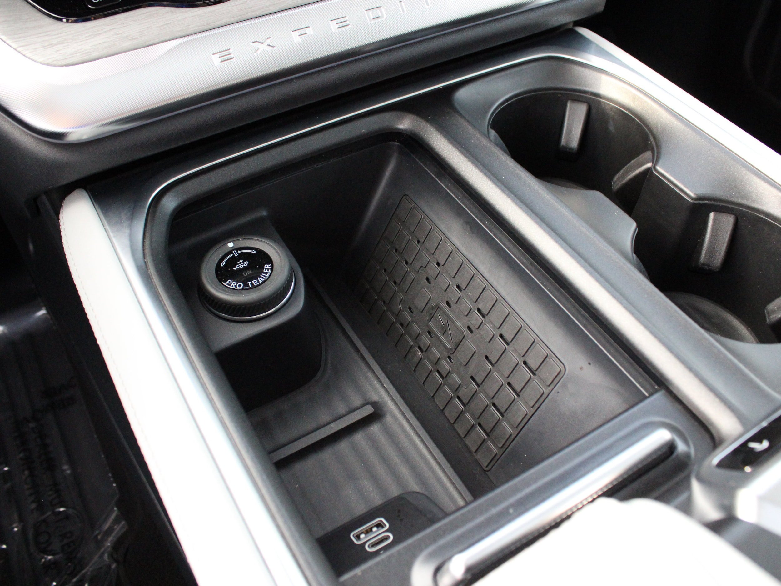 Used 2025 Ford Expedition Platinum AWD/4WD image 32