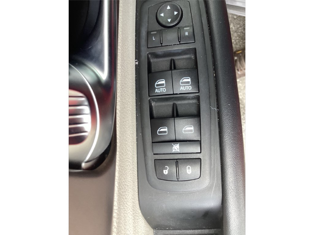 Used 2022 Chrysler Voyager LX FWD image 34
