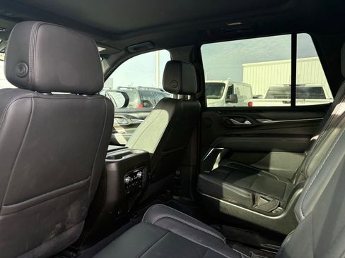Used 2021 GMC Yukon Denali w/ Denali Premium Package image 8