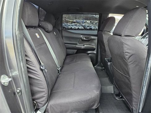 Used 2022 Toyota Tacoma TRD Off-Road w/ Technology Package image 15