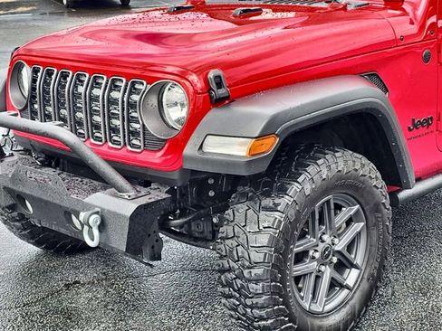 Used 2024 Jeep Wrangler Unlimited Sport AWD/4WD image 10