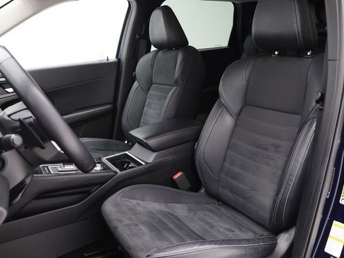 Used 2022 Mitsubishi Outlander SE image 16