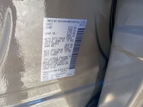 Used 2024 Nissan Titan PRO-4X w/ Pro-4x Convenience Package image 16