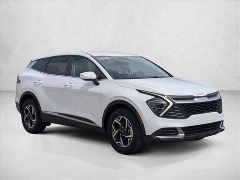 Used 2025 Kia Sportage LX FWD image 3