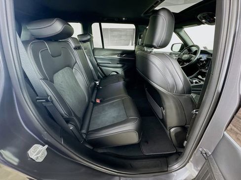 New 2026 Jeep Grand Cherokee Altitude image 30