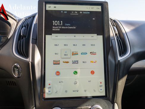 Used 2023 Ford Edge SEL image 11