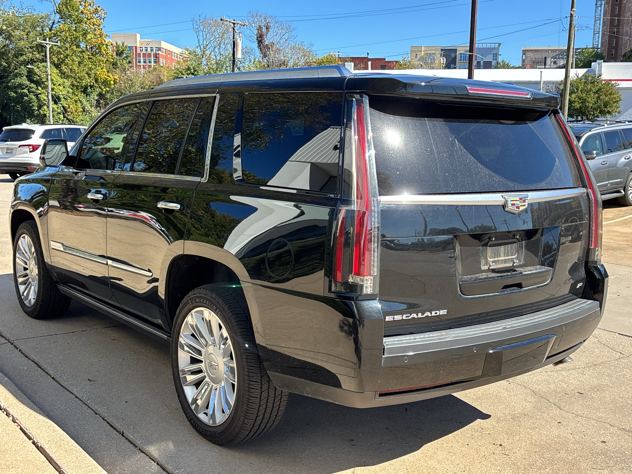 Used 2015 Cadillac Escalade Platinum AWD/4WD image 6