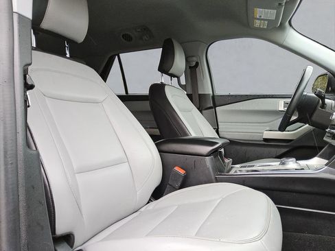 Used 2021 Ford Explorer XLT w/ Equipment Group 202A image 30