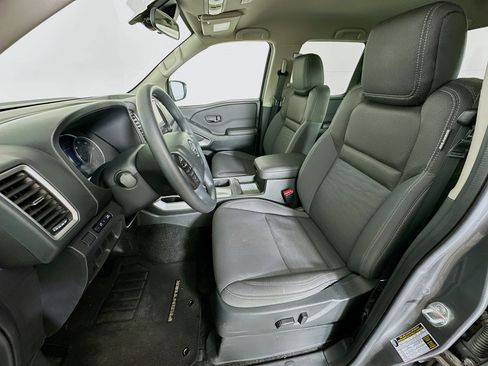 Used 2024 Nissan Frontier SV image 13