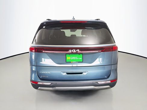 Used 2023 Kia Carnival SX Prestige image 8