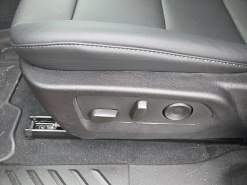 Used 2025 GMC Canyon Elevation w/ Convenience Package AWD/4WD image 18