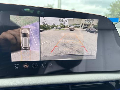 New 2025 Cadillac Optiq Luxury 1 image 20